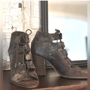 DIBA True Lace Up Shoes. It’s Alright Neutral Brown Distressed Women Sz- 8 NWOT